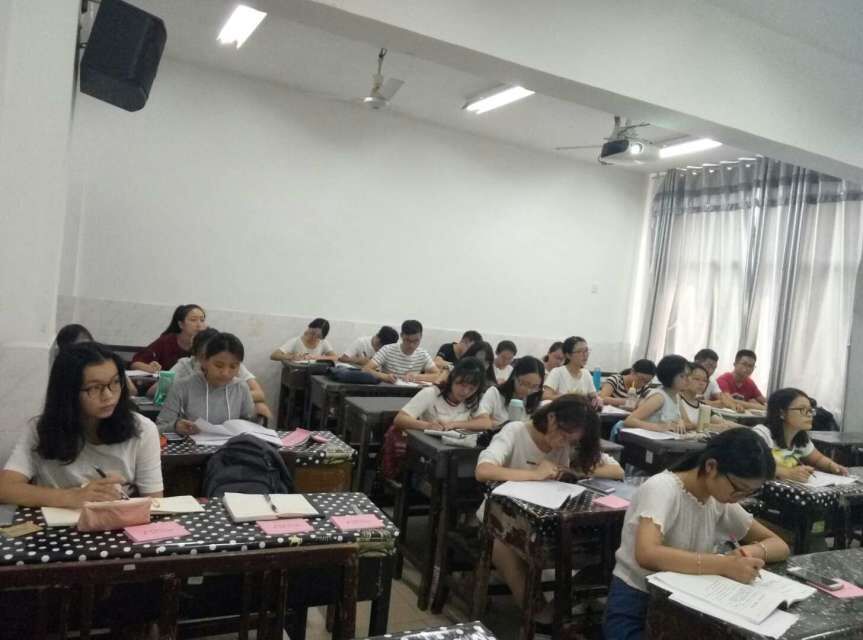 学生一支部两学一做专题学习1.jpg