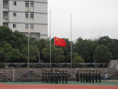 湘潭大学2014级国防生举行升国旗仪式